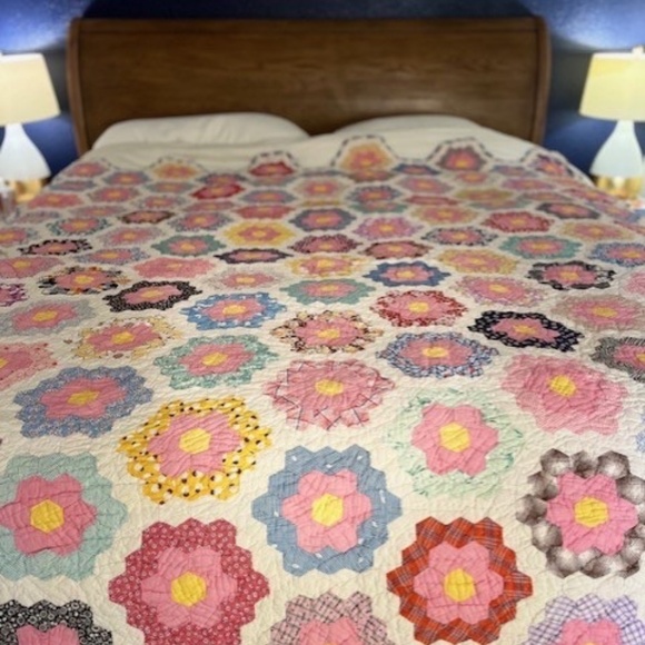 Perfect Antique Grandmother's Garden Quilt - Picture 4 of 9